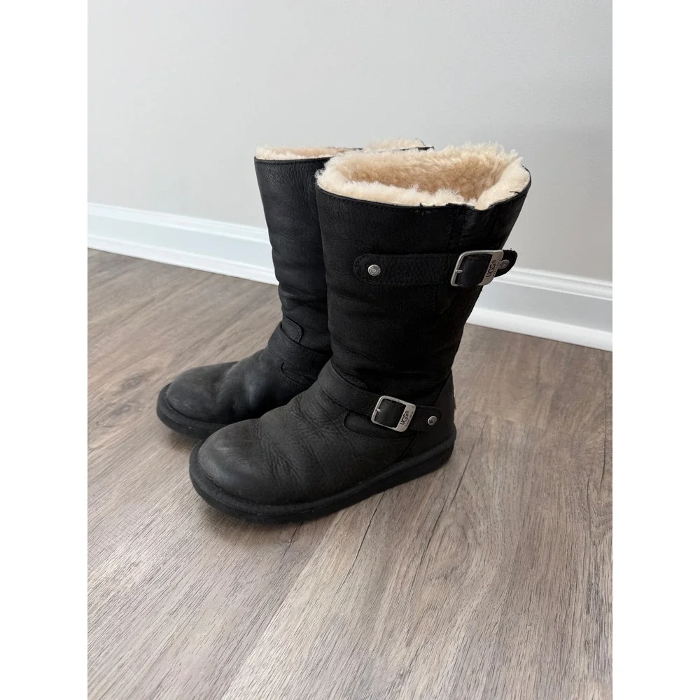 UGG‎ Australia Kensington Black Leather Shearling Lined Buckle Boots Women's 6